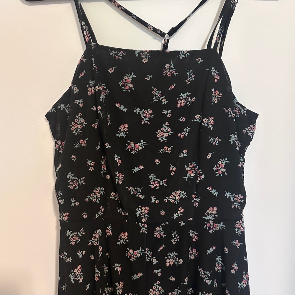 Black floral mesh flowy romper - Picture 3 of 5
